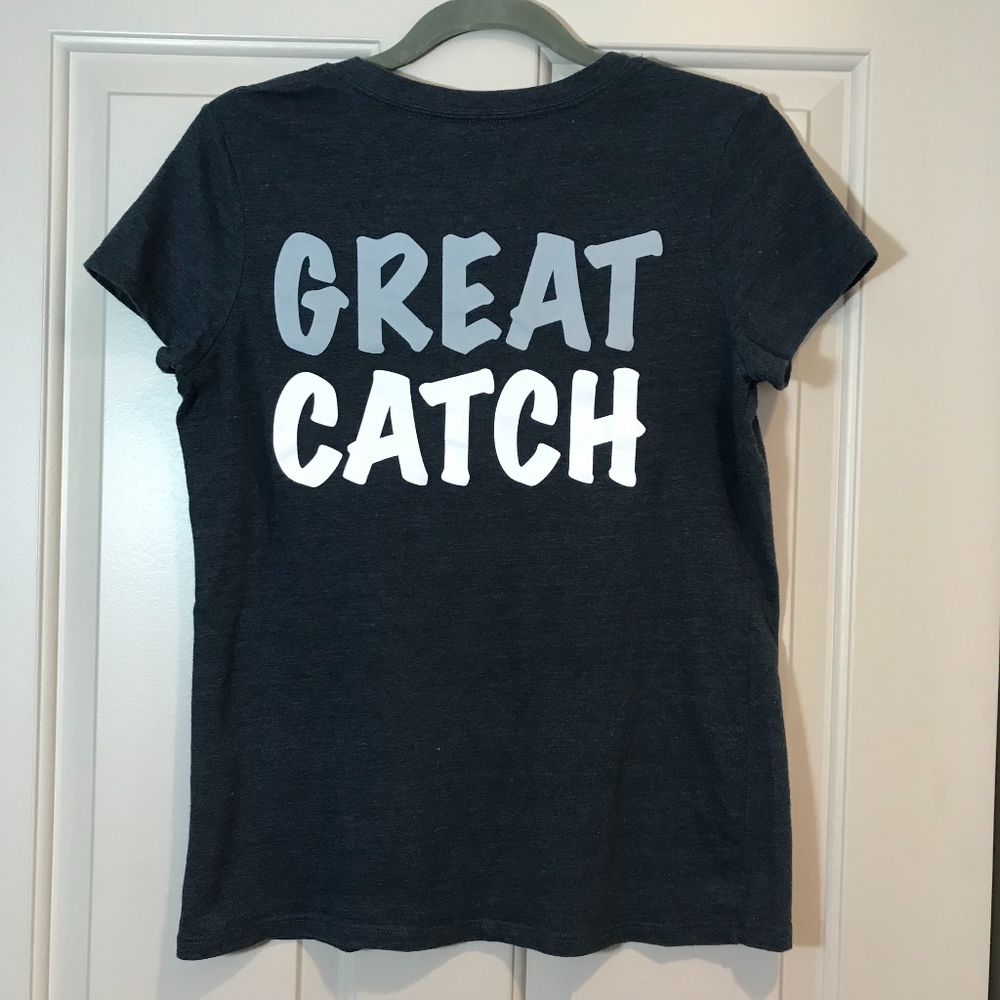 New York Yankees V neck T with GREAT CATCH on back